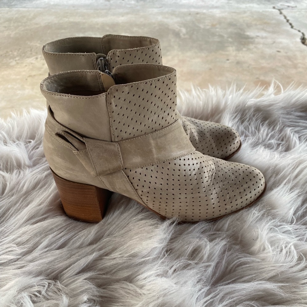 Leather Light gray booties